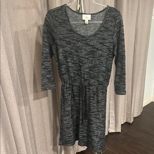 LOFT‎ Gray/black Long Sleeve Dress with tie at the waist.